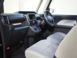 内装はもちろんクリーニング済み。気持ちよく乗っていただけます。