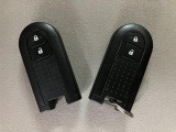スマートキーを装備しています☆カギをカバンやポケットに入れて頂いた状態でドアロックの開閉やエンジンスタートをして頂けますよ!とても便利な装備です!