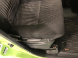痛みの出やすい運転席シートの角、フロアマット、座面、ともに良好です
