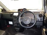 運転の際、常に目にする部分だけにシックで飽きのこないデザインが良いですね。