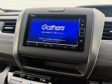インテリアに馴染む純正ナビがついております。Honda自慢のインターナビは渋滞情報だけでなく天気情報、災害情報、安否情報など多彩な情報をご提供するHonda独自の「通信型ナビ」となっております。
