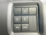 【スマートアシスト】走行中に前方の車両等を認識し、衝突しそうな時は警報とブレーキで衝突回避と被害軽減をアシスト。より安全にドライブをお楽しみいただけます。