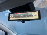 たくさん人や荷物を乗せてもクリアな視界を確保してくれるスマートルームミラー!