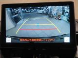 バックカメラで後ろの死角も確認できます。