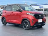 フロントカメラが車両や歩行者を検知し、回避操作を促し減速できない場合は緊急ブレーキが作動するエマージェンシーブレーキ