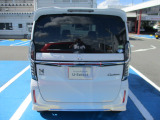こちらはバックモニターも付いているので、駐車や細い路地の後退にも安心です!