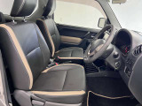 ゆったりと座れる運転席シートですのでストレスなく運転が出来ますよ!
