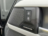 【MERIDIAN】英国の老舗オーディオブランド「MERIDIAN 」のサウンドシステムを搭載。低音から高音までをクリアに再現し車内に臨場感溢れる音響空間を提供。