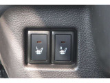 運転席と助手席にシートヒーターが付いています。