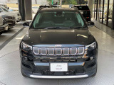 □■正面画像■□ Jeep専用のセブンスロットグリル。伝統のあるグリルで各年代を比べて見るのもおもしろいですよ!