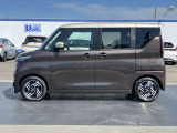 左側オートスライドドア付きです。リモコンや車内からでも開閉操作は可能です。