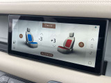 【シートヒーター&クーラー】前席では3段階で調節可能なシートヒーター&クーラーが装備されております。
