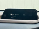 お手元のスマートフォンと接続して頂く事で使用可能な「Apple CarPlay/Android Auto」電話の応答は勿論、メッセージの受信やLINE音楽接続からナビアプリの使用まで幅広く活躍致します