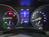 カラーヘッドアップディスプレイ付き。少ない視線移動で情報を確認できるので、運転の疲労軽減に繋がりますよ♪