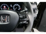 Hondaセンシングの機能のひとつ、アダプティブクルーズコントロール付!アクセルから足を離しても設定したスピードと前車との車間を保ち走行してくれます!車線維持もアシスト☆高速道路で疲労軽減ですね☆