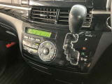 当店ではauも取り扱っております。お車と一緒にau携帯の機種変更も可能です♪また、自動車保険も取り扱っております。車の支払いと自動車保険の支払いをまとめてお支払い可能なプランもあります♪