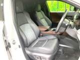運転席シート廻りは使用感も少なく、良好な状態となっています。前オーナー様が丁寧に使っていたことがよくわかりますね。