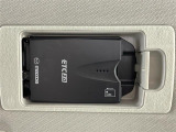 【ETC2.0(DSRC)】ETCカードを挿入すれば料金所はノンストップで通過できます。ETC限定の割引や、高速道路の情報提供サービスを利用できます。