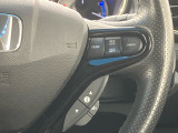 【クルーズコントロール】アクセルペダルを踏まずに一定の車速で走行できますので、高速道路など加減速の少ない道で便利です。