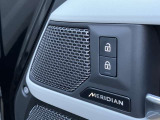 【MERIDIAN】英国の老舗オーディオブランド「MERIDIAN」のサウンドシステムを搭載。低音から高音までをクリアに再現し車内に臨場感溢れる音響空間を提供。
