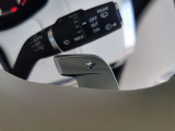 【パドルシフト】スポーツカーにある装備でステアリングから手を放すことなくシフトチェンジが可能な人気快適機能になります。