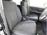 <運転席>まるで自宅に居るようにリラックスできる運転席です。外の喧騒を忘れさせてくれますね。見やすいメーターと操作しやすいスイッチ類もいいですね.