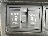 【両側パワースライドドア】スマートキーや運転席のスイッチで後席両側スライドドアの開閉が可能♪電動だから力を入れてドアを開ける必要が無く、小さなお子様でも簡単に開け閉めでき快適です♪