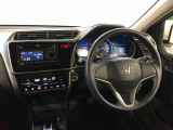 広い展示場の中古車拠点です。約50から60台の中古車を展示しております。5名のスタッフが元気良くお出迎えいたします。お気軽にご来店ください♪
