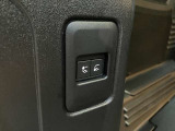 【エアサスペンション】トランクから高さが調節でき、楽にお荷物を搬入していただけます。