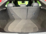 積み下ろしのしやすいデッキにはたっぷりと荷物を積み込んでいただけます。遊びから仕事まで、様々なシーンで頼れます♪