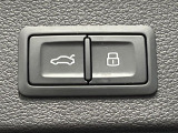 ●電動リアゲート:ワンタッチでリアゲートの開閉ができ、荷物などで両手が塞がっている状態でも簡単に開閉ができる便利機能です。