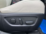 運転席側の電動シートがあり前後上下だけでなく背中側のランバーサポートも調節が出来ます。