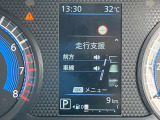 スピードメーター上に運転をサポートする様々な情報を表示してくれます。
