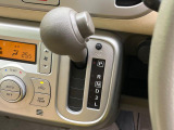 インパネシフトならハンドルからの移動距離が短く操作もスムーズ!また、足元が広くなりすっきりしますので、大柄な方でも快適にお過ごしいただけます。