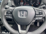 【ステアリングスイッチ】が付いており運転中に前方から目線をそらすことなくオーディオ等の操作が可能なので安心・快適にカーライフをお楽しみいただけます。