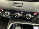 運転席/助手席シートヒーターで寒い日もすぐに温かくなり快適に過ごせます。3段階の温度調整が可能です