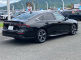 雨の日は中古車は選びにくいですよね。でも当店なら安心です。電話予約を頂ければ屋根下へ移動させて頂きます。雨でもじっくりご検討いただけます。
