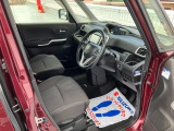 運転しやすいゆったり空間♪前席⇔後席の移動がしやすい【センターウォークスルー】です。