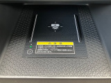 置くだけで充電対応しているスマートフォンあれば手軽に充電できます♪