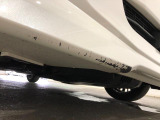 右側フロントバンパーにキズがあります