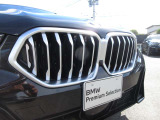 BMWと言えば特徴的なキドニーグリル。ダイナミックなフロントマスクを演出します。