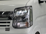 【LEDヘッドライト】悪天候や夜間走行時も良好な視界を確保し安心して運転できる高輝度LEDヘッドライトを装備!点灯速度が早く、消費電力も抑えられています。
