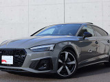 ●Audiが最初に採用したLEDポジショニングランプ。シャープなラインで昼間でも点けていたいと思うほど上品でオシャレです。夜間走行時はさらに目立ちます!