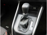 こちらのシフトは、車両にマッチしたデザインになっています!握りやすく、操作し易い配置になっていますので、いつも触れるシフトだからこそ、大切ですね!