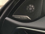 ハーマンカードンのカースピーカーは良質な音を届けると同時に、その先にある車内空間における上質な“音楽体験”も提供している。