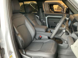 定評あるコマンドドライビングポジションを採用しています。運転者は前方の道路を見渡すことができ、また室内の快適性も向上しています。
