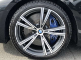 BMW純正19インチホイール。洗練されたデザインで、足元の個性を引き立てます。