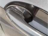 【デザインとの融合】BMWデザイナーが創り出したボディデザインを損なう事のない様に配置とデザインに拘っています。ドアノブについてもBMWの拘りに妥協はありません。