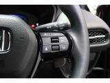 Hondaセンシングの機能のひとつ、アダプティブクルーズコントロール付!アクセルから足を離しても設定したスピードと前車との車間を保ち走行してくれます!車線維持もアシスト☆高速道路で疲労軽減ですね☆