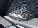 ハーマンカードンのカースピーカーは良質な音を届けると同時に、その先にある車内空間における上質な“音楽体験”も提供している。